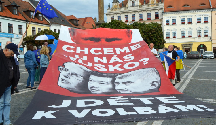 Chcete u nás Rusko? Plachta s Putinem se objevila i v České Lípě