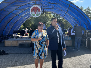 VIDEO: Dolní Cerekví dnes zněla dechovka. Na pódiu se vystřídaly tři kapely