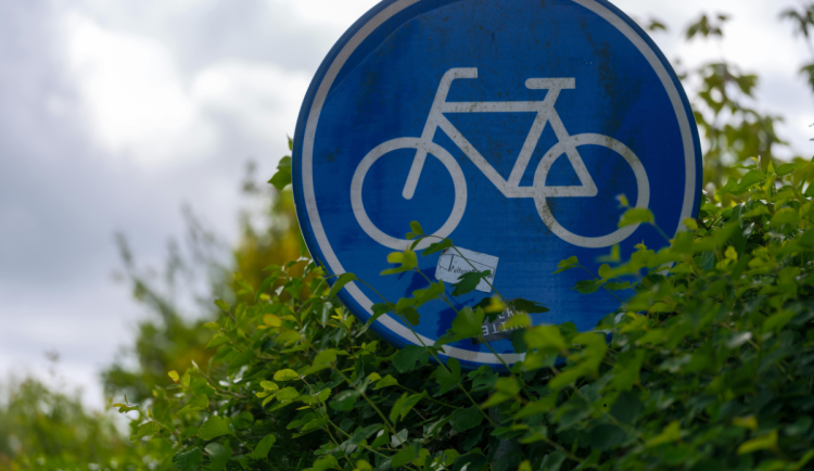 Cyklostezka z Chudonic do Zábědova bude hotová na konci měsíce. Vše šlape podle plánu