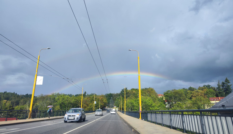 Sobotní duha na Vysočině, někde i dvojitá. Podívejte se