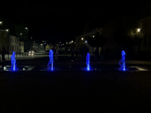 VIDEO: V Třešti mají novou atrakci. Barevné fontány lidé chválí i kritizují