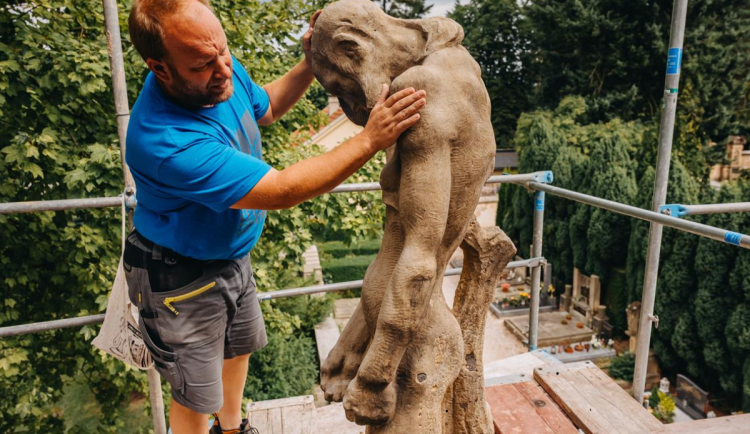 Hořice se dočkají opravené vstupního portálu na hřbitov