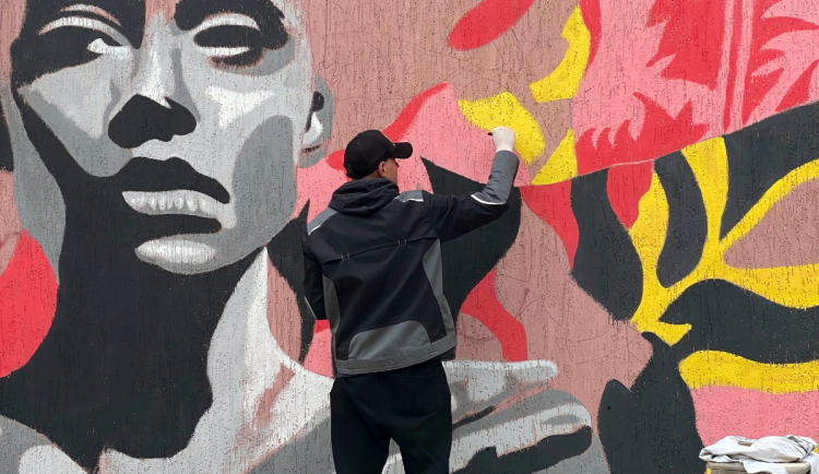 Street art festival Město promění Dvůr Králové v mekku umění