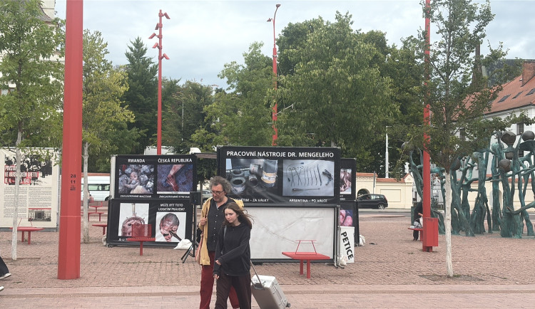 Mendlák obsadili odpůrci potratů, pobouření lidé se obracejí na městskou policii