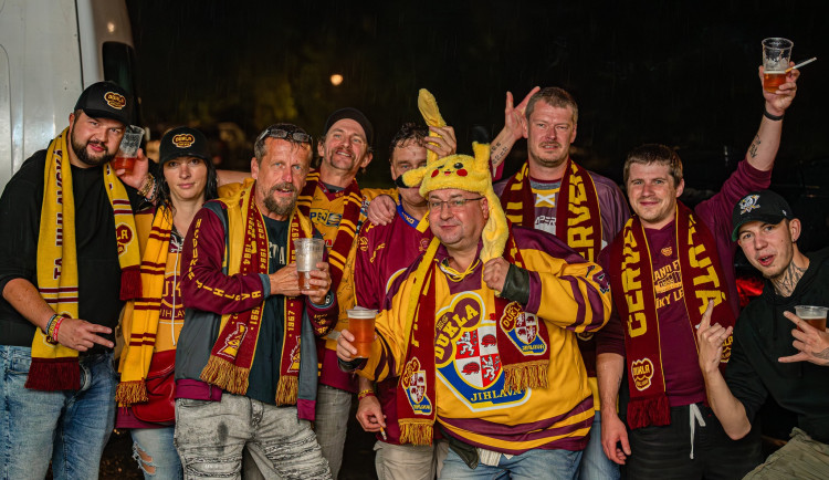 Dukla v prvním derby porazila Třebíč 2:0. Závěr utkání okořenila hromadná bitka