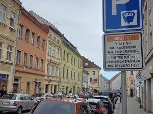 Parkování v Jihlavě XVII: Autem do Horáckého divadla? To není žádný problém