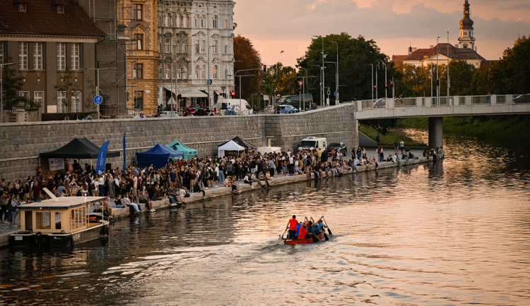 Olomoucká náplavka ožije koncerty i workshopy. Do Olomouce se vrací tisíce studentů