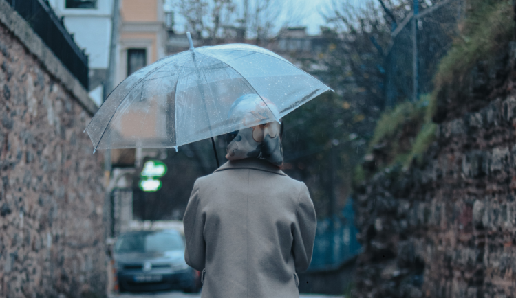 Do kraje míří chladnější a deštivý týden. O víkendu se oteplí