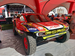 VIDEO: Na Pístovských mokřadech vystřelovali lidi do bažiny, pak skákala i auta