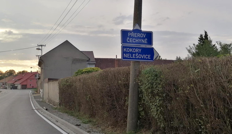 Rovně do Čechyně. Na novém značení v Přerově je překlep, chyba baví místní