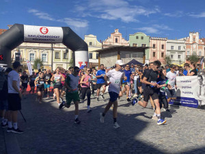 FOTO: Havlíčkobrodským náměstí proběhly stovky lidí, Diana Mezuliáníková byla pátá