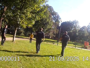 Pozdvižení v Jihlavě. Chlapec v parku držel zbraň, šlo o kuličkovou pistoli