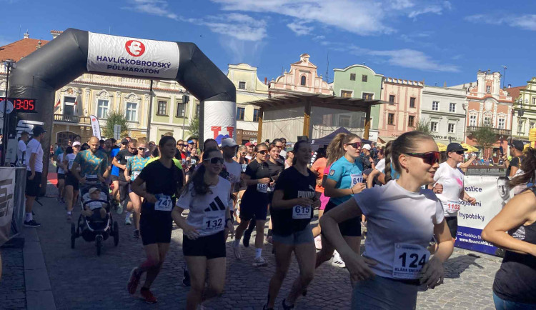 FOTO: Havlíčkobrodským náměstí proběhly stovky lidí, Diana Mezuliáníková byla pátá