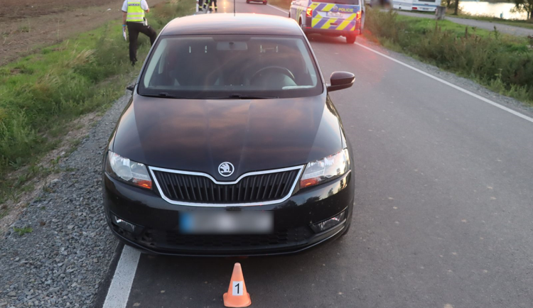 Policie hledá svědky nehody u Nákla, kolař po střetu s autem skončil v nemocnici