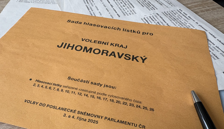 Kdo z jihu Moravy si brousí zuby na křeslo ve sněmovně? Kandidují včelaři i feministky