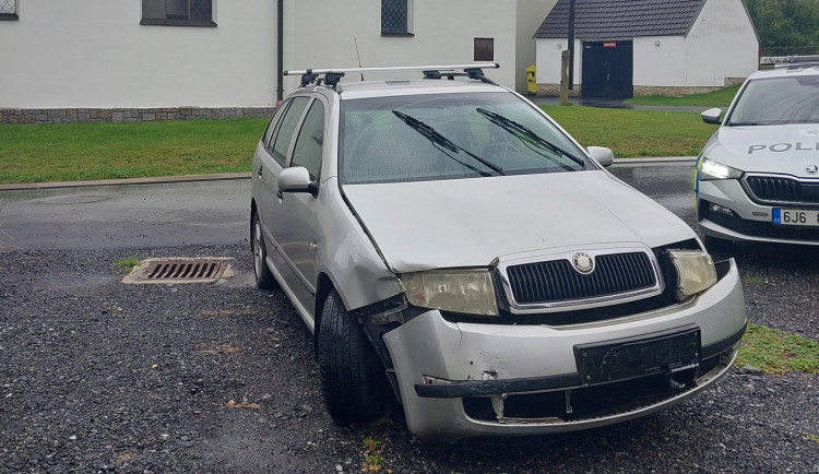 Řidič na křižovatce naboural tři auta a ujel. Auto stálo odemčené v Třeštici. Foto: Se svolením Policie ČR