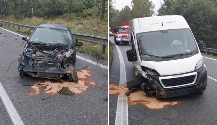 Mezi Vílancem a Suchou se staly dvě nehody, silnice byly neprůjezdná. Foto: Se svolením Policie ČR