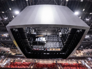 FOTO: Stavba Horácké arény míří do finále, unikátní LED mantinely jsou na místě