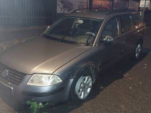 Kolem policistů v Třešti projelo auto po ráfku. Řidič měl téměř dvě promile