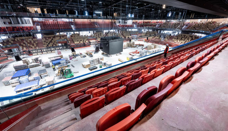 FOTO: Stavba Horácké arény míří do finále, unikátní LED mantinely jsou na místě. Foto: Se svolením města Jihlava