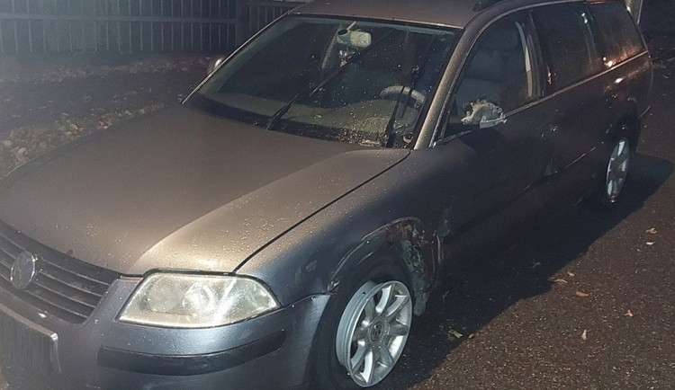 Kolem policistů v Třešti projelo auto po ráfku. Řidič měl téměř dvě promile. Foto: Se svolením Policie ČR