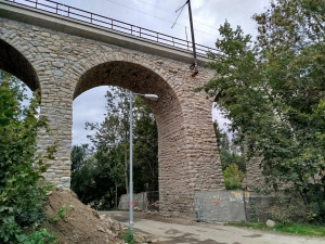 FOTO: Oprava železničního viaduktu míří do finále, Jihlavané novou podobu chválí