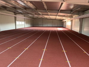 Třebíč slavnostně otevřela atletický tunel, v Jihlavě něco podobného zatím chybí