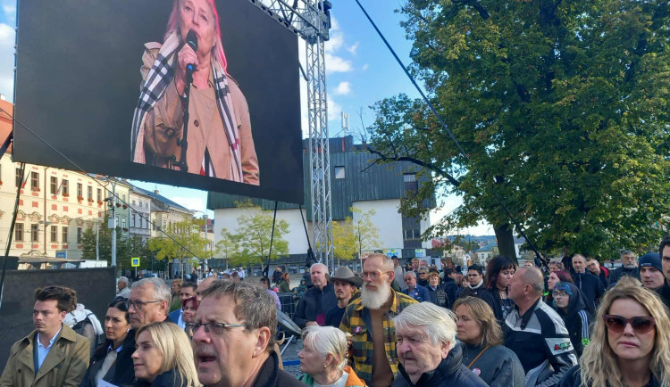 V Jihlavě lidé říkají „ne“ komunistům. Stále je velká naděje, sdělila Vašáryová