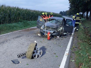 Řidič se nevěnoval řízení a u Staré Říše rozbil auto. Škoda je 220 tisíc korun