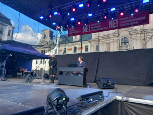 V Jihlavě lidé říkají „ne“ komunistům. Stále je velká naděje, sdělila Vašáryová