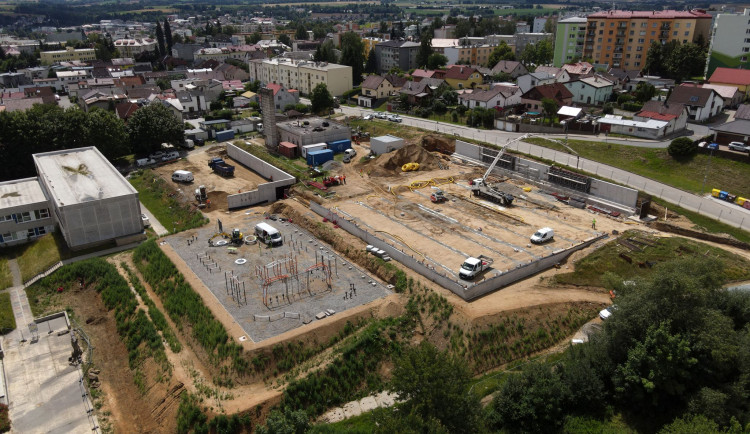 Lepší podmínky pro atletiku,  fotbal, tenis i volejbal. V Brodě vzniká nové hřiště. Foto: Se svolením města Havlíčkův Brod