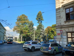 Aktuálně z Jihlavy: Žáci a učitelé ze ZŠ Křížová jsou evakuováni kvůli bombě