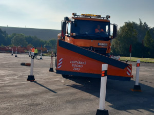 FOTO: Jsme naprosto připraveni, hlásí před začátkem zimy cestáři. Soutěžili v rodeu