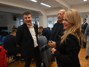 FOTO: Radost, vděk, debaty za zavřenými dveřmi. Nahlédněte do štábů v Jihlavě