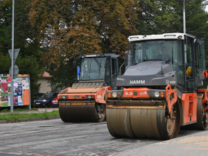 VIDEO: Ulice kolem jihlavské nemocnice mají nový asfalt a jsou opět bez uzavírek