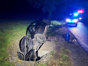 Řidič na Havlíčkobrodsku nevybral zatáčku a dostal smyk. Nadýchal 1,5 promile