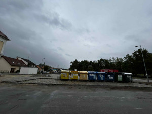 FOTO: V Třešti budují nové parkoviště. Modré zóny nejsou pro starostu na pořadu dne