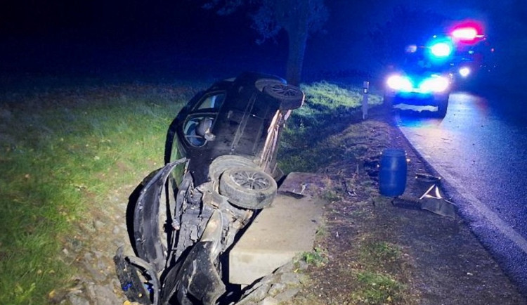 Řidič na Havlíčkobrodsku nezvládl zatáčku a dostal smyk. Nadýchal 1,5 promile