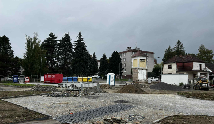 V Třešti budou mít nové parkoviště. Modré zóny nejsou pro starostu na pořadu dne