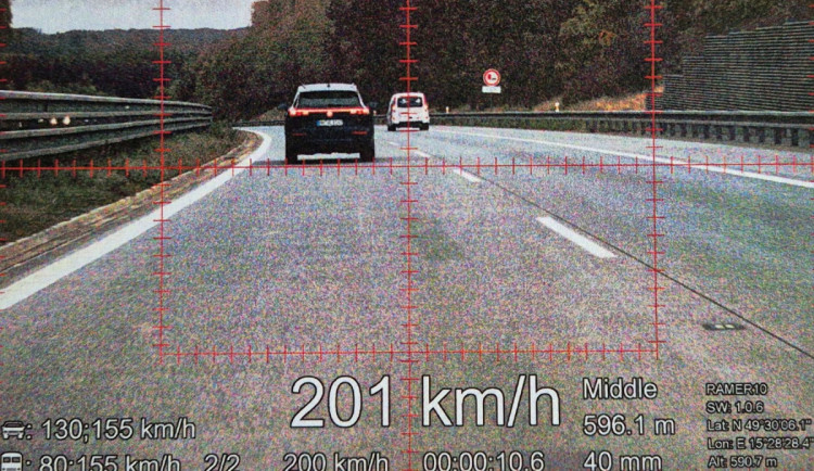 Cizinec uháněl po dálnici D1 rychlostí přes dvě stě kilometrů, přišel o papíry. Foto: Se svolením Policie ČR