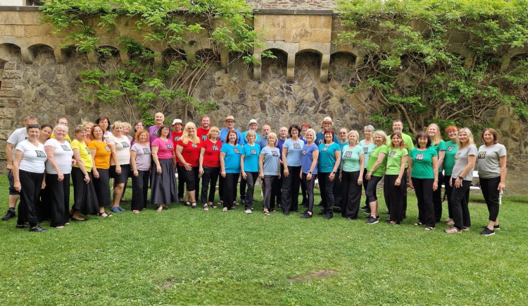 Pěvecké sbory Ještěd a Bořivoj se spojí. Společně zazpívají Svatební košile