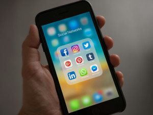 Mami, mám nové číslo, pošli mi peníze. WhatsAppové podvody se množí i na Jihlavsku