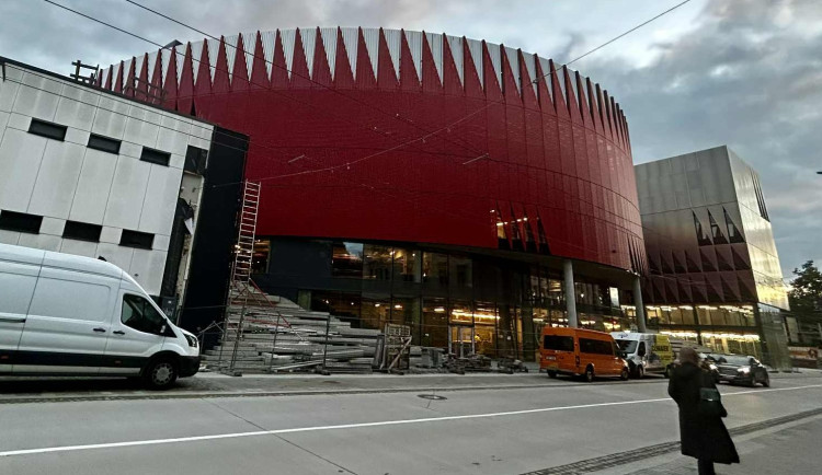 Termín předání Horácké arény městu se o týden posunul. Datum prvního zápasu platí