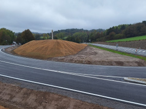 Pár hodin do zprovoznění křižovatky u Dobré Vody. Denně tam pracovalo i 20 dělníků