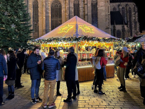 Peníze od zákazníků (ne)chceme. V Telči řeší placení na adventních trzích