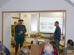FOTO: V Lukách se vyprávělo o konci první republiky, lidé viděli i dobové uniformy