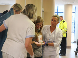 FOTO: V nemocnici ošetřovali zraněné po srážce vlaku s autobusem. Šlo o cvičení