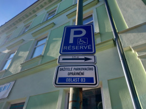 Parkování v Jihlavě XIX: Při vyzvednutí zásilky se parkování platit nemusí