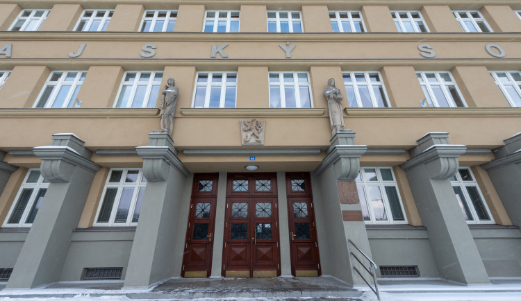 Za polití ženy hořlavinou a její zapálení žalobce žádá výjimečný trest