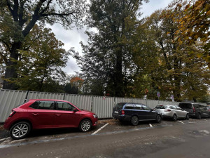 FOTO: Ve Smetanových sadech mají dělníci plno práce, musí stihnou otevření arény